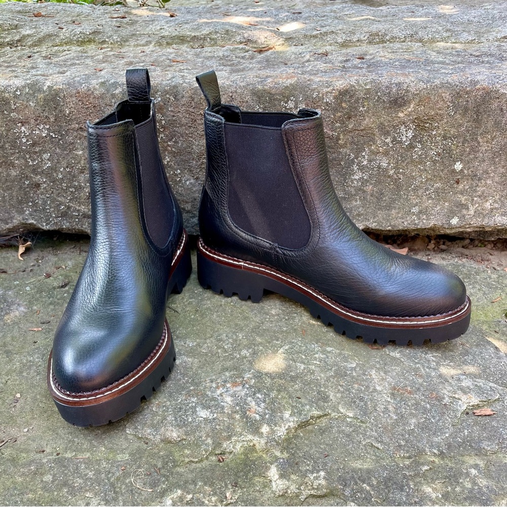 Caslon Miller Lug Chelsea Boot. Leather. Size 7.5.